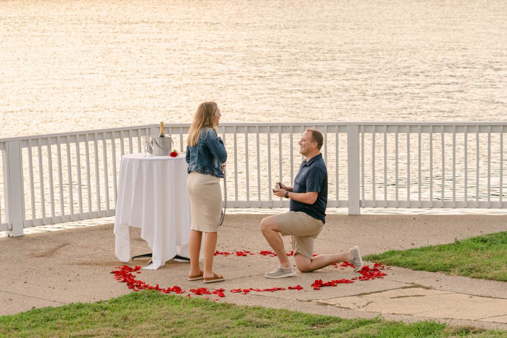 best place to propose at the Lake of the Ozarks margaritaville sunset point