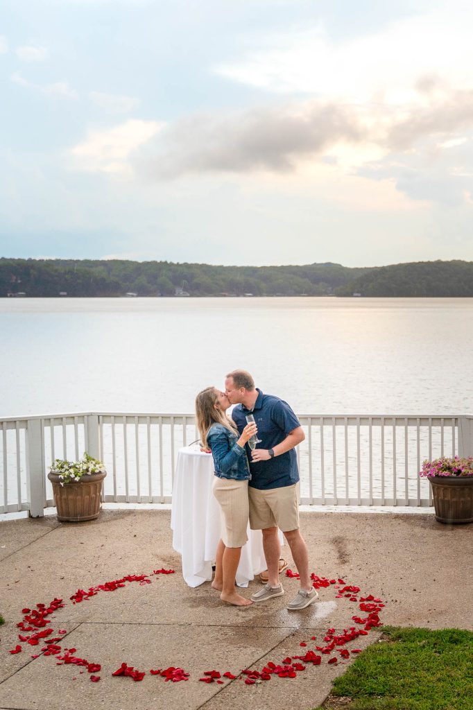 best place to propose at the Lake of the Ozarks margaritaville sunset point